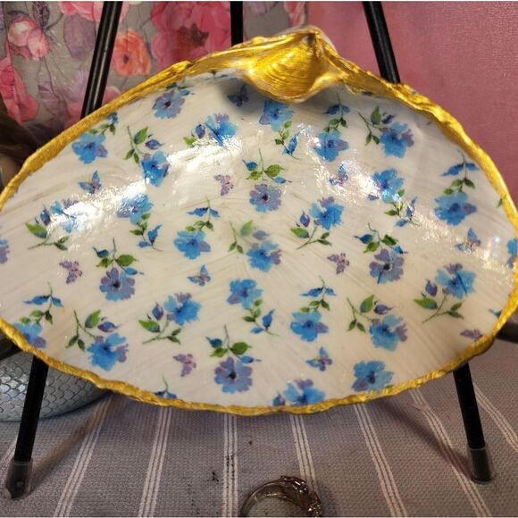 Other - DECOUPAGE CLAM SHELL DECOUPAGE BLUE FLOWERS AND BUTTERFLIES 🦋 ON A CLAM SHELL